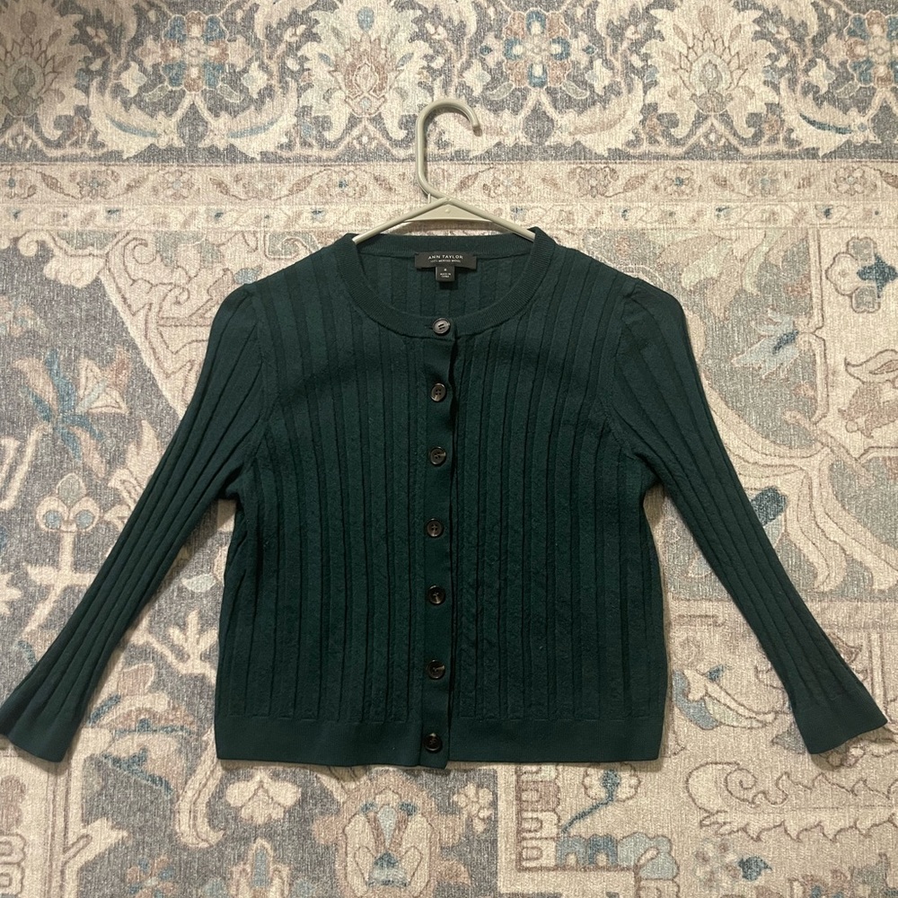 Ann Taylor Merino Wool Forrest Green Cropped Button Up Cardigan Sweater Medium